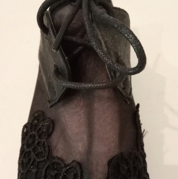 🎁 FREE GIFT INCLUDED 🎁NWOT Mesh Embroidered Shoes Square Heel Lace Up - Picture 3 of 9